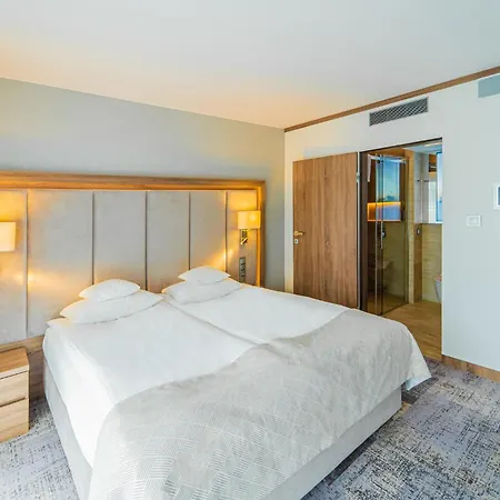 Hotel Senator